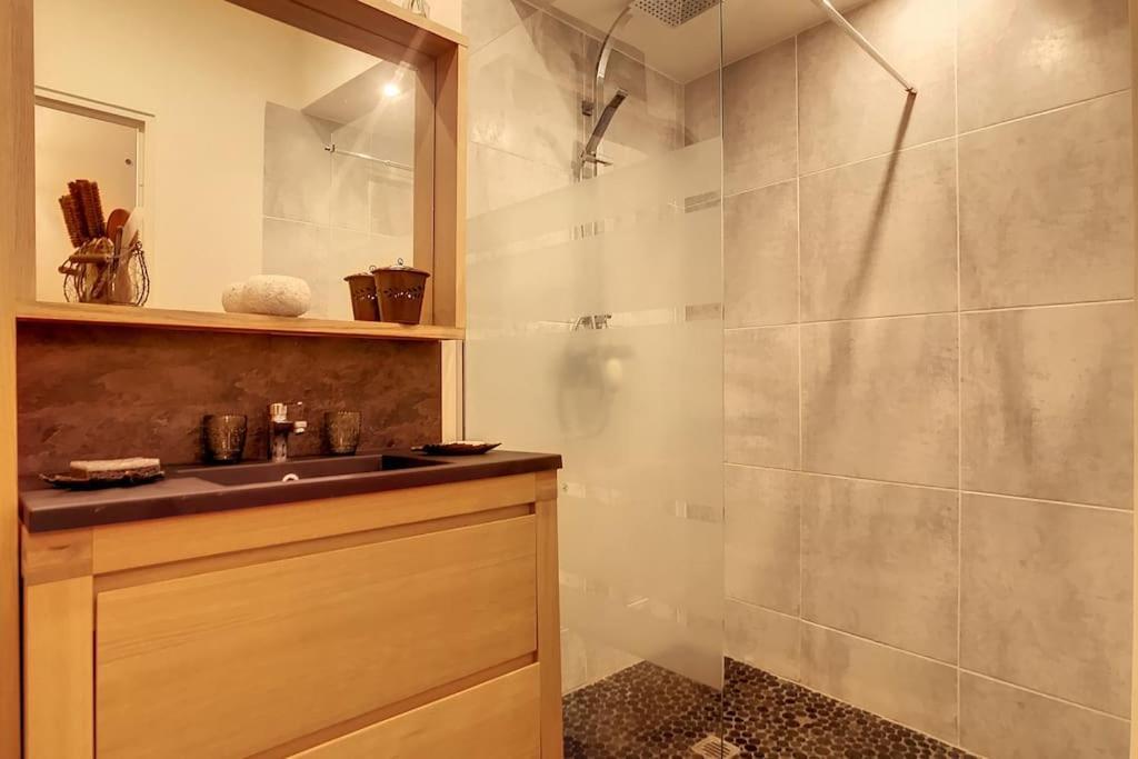 Apartament Le Limas - Charme - Wifi - Patio - Rdc Awinion Zewnętrze zdjęcie